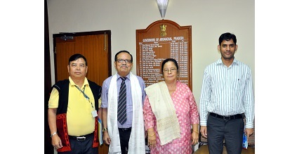 The Governor of Arunachal Pradesh Shri JP Rajkhowa with Smt Jiyo Riba Jini, daughter of Late Moji Riba, renowned Freedom Fighter at Raj Bhavan on 1st September 2016.